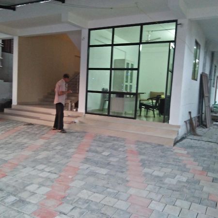 Metro Mens Hostel Kochi Exterior photo