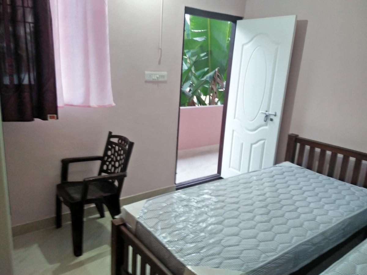 Metro Mens Hostel Kochi Exterior photo